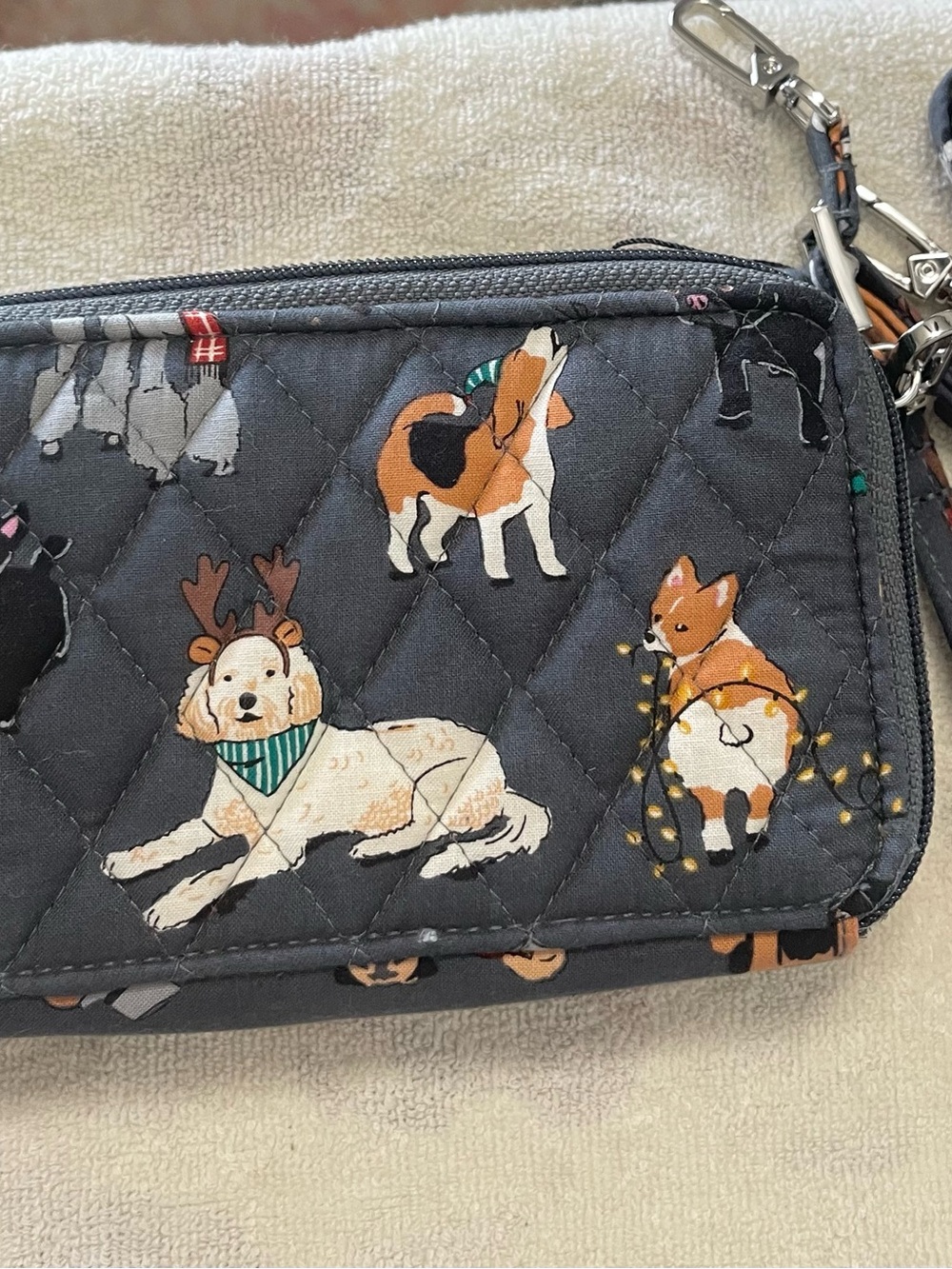 Vera Bradley RFID 3-in-1 Crossbody – Holiday Dogs – NWOT - Picture 12 of 12